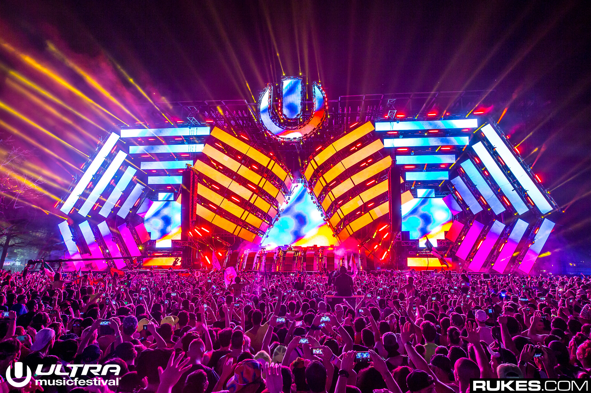 25 Massive Photos That Capture The Magnitude Of Ultra Music Festival 25 Massive Photos That Capture The Magnitude Of Ultra Music Festival
